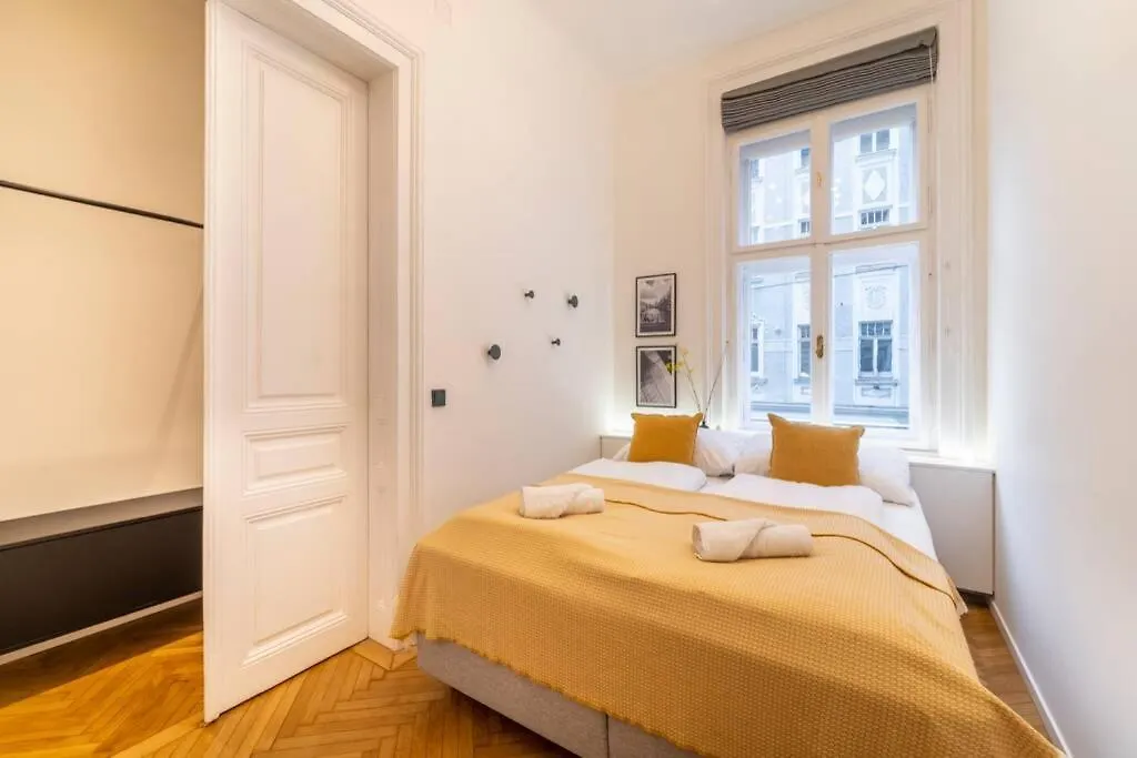 Josef'S Home I Pink Flamingo I Deluxe Suite Viyana